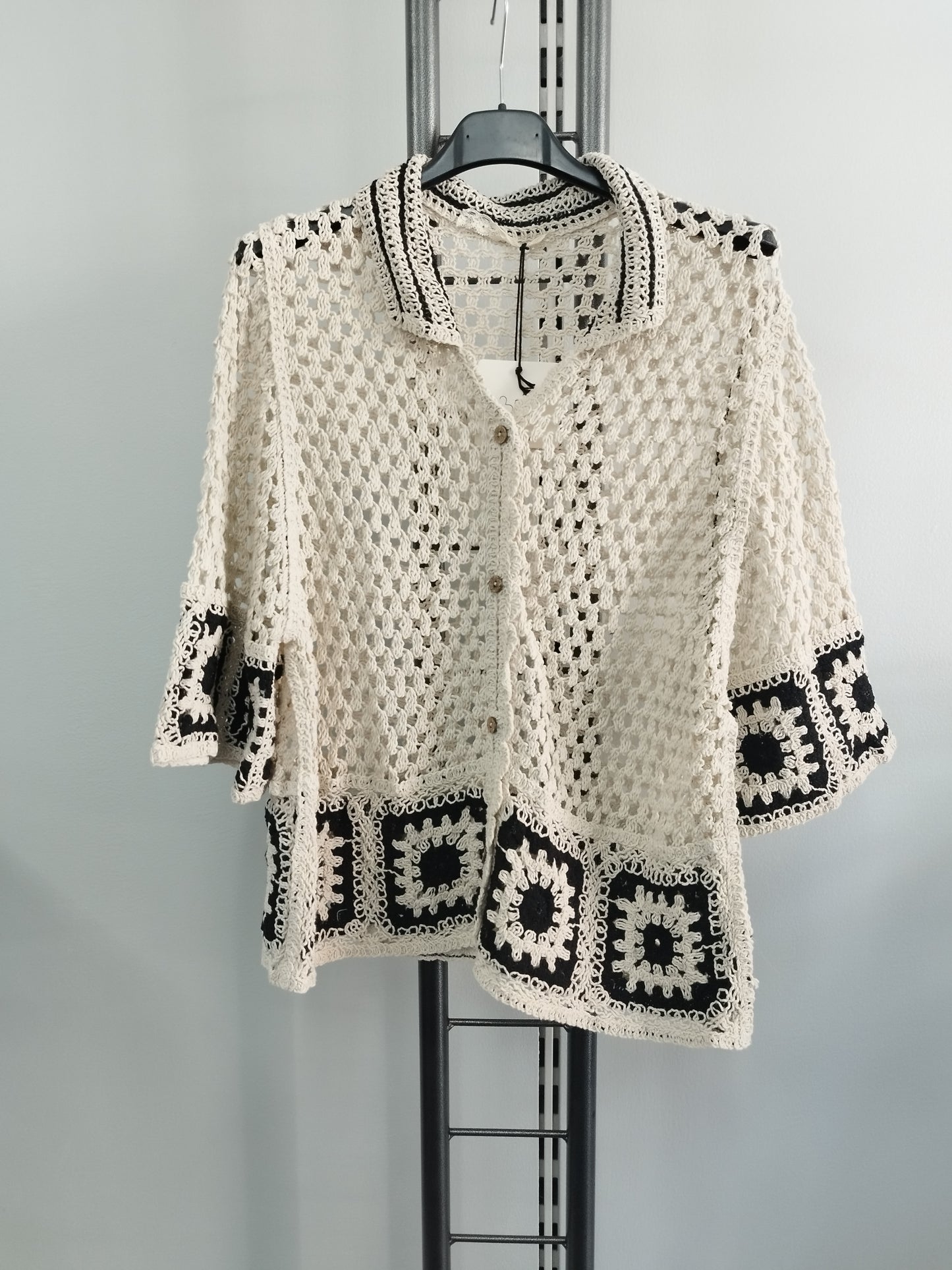 Strickjacke in Häkeloptik 36-40