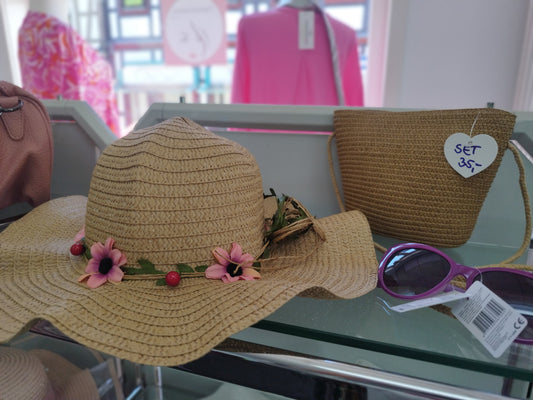 Sommerhut und Tasche